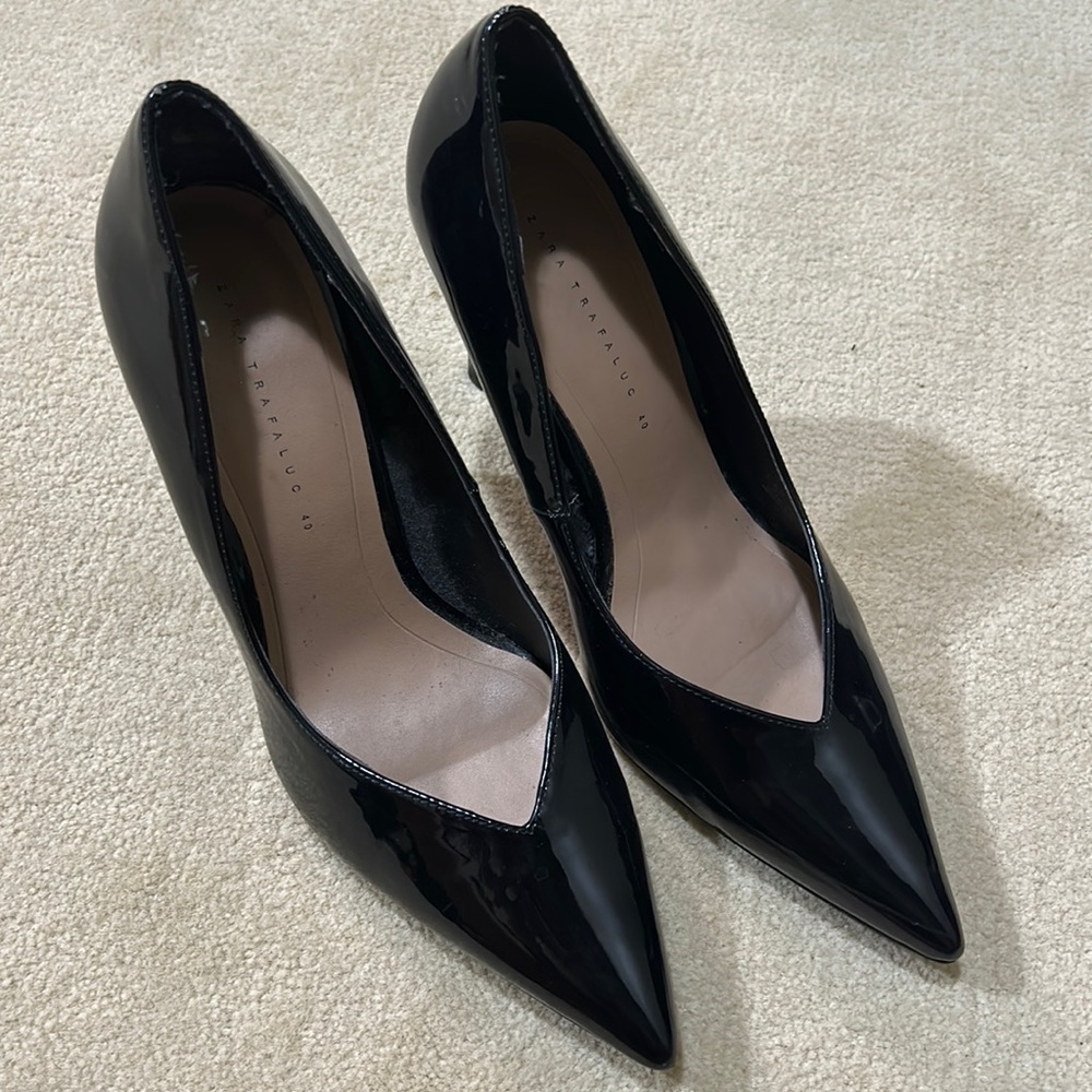Zara pointed patent leather pumps in a size 40 (10)